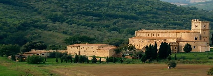 Conheça a Itália entre vinhedos, colinas e castelos.